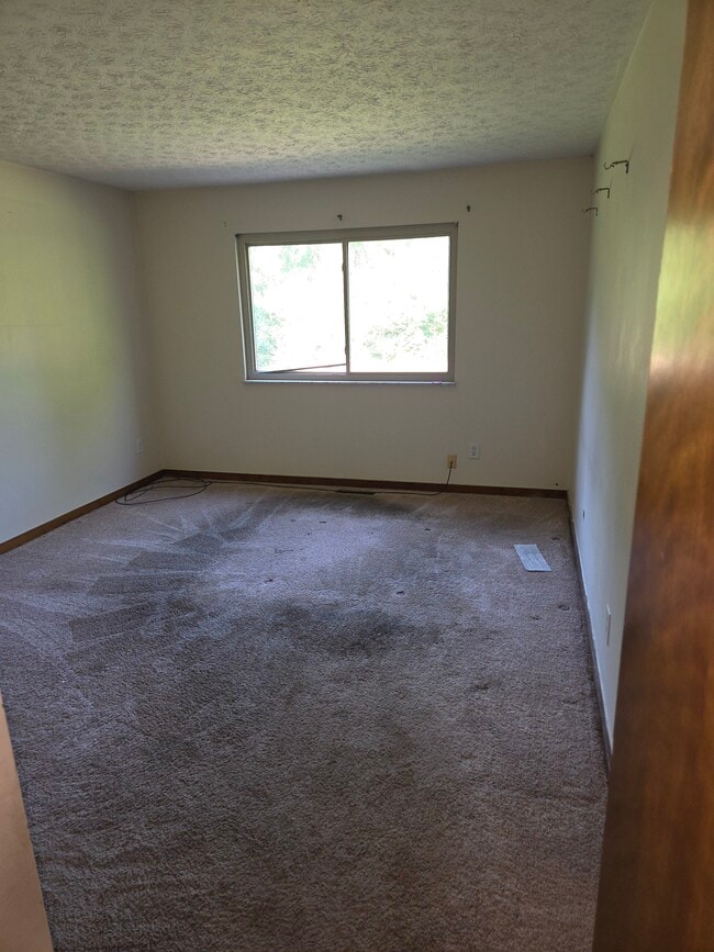 Building Photo - 6385 Chippenhook Ct