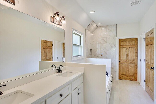 Building Photo - 206 Glen Trl