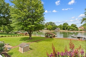 Building Photo - 147 Bain Ln