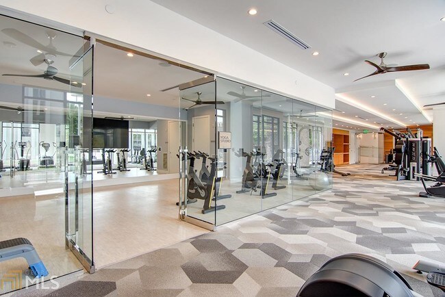 Foto del edificio - 5755 Glenridge Dr