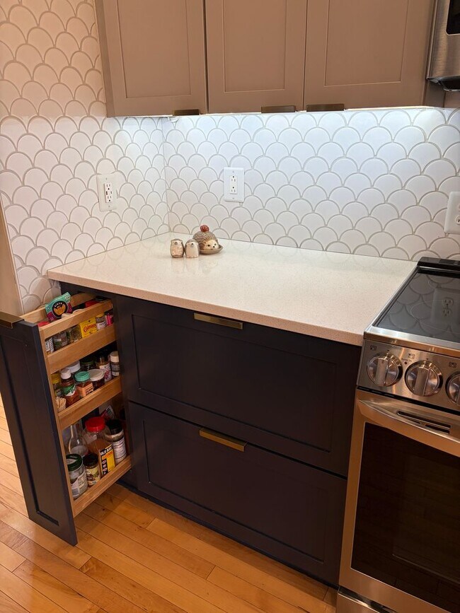 Building Photo - 4 Bedroom! Walk to Jim Warren Park, Frankl...