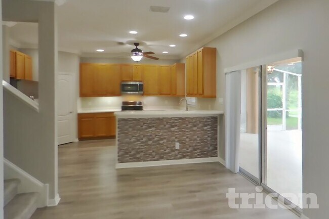 Foto del edificio - 16651 Midsummer Ln
