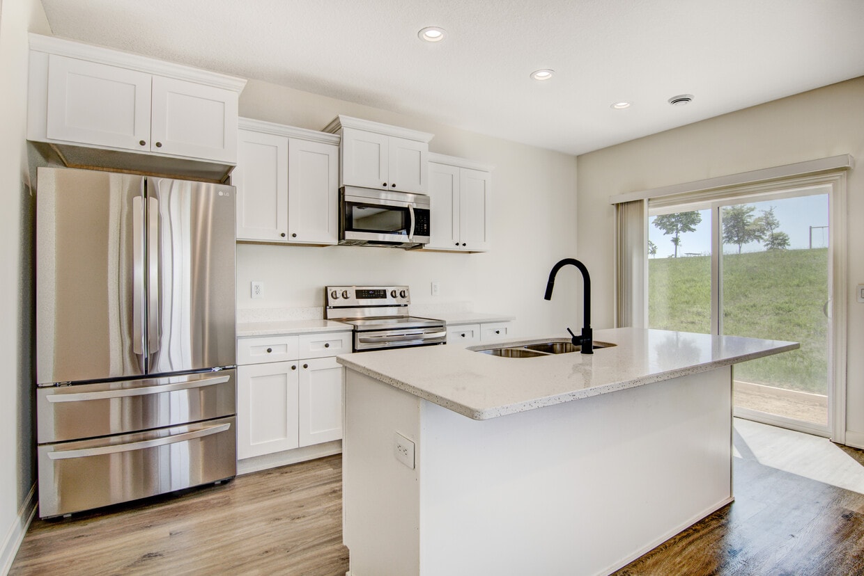 Oak Moss Place Townhomes for Rent River Falls, WI