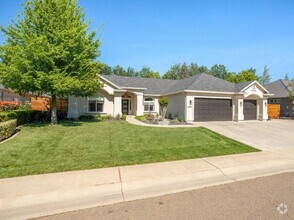Building Photo - 3349 Kentwood Dr