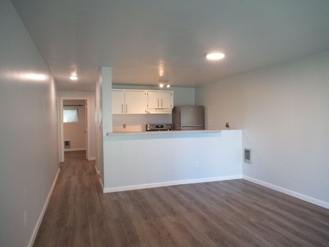 Foto del edificio - Ground Level, end unit one bedroom, one ba...