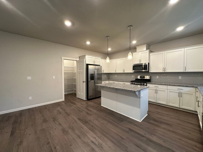 Building Photo - Beautiful 4 Bedroom Happy Valley Home with...