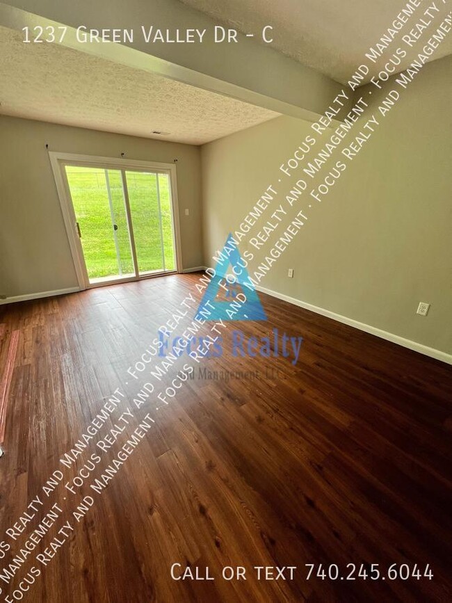 Building Photo - 1237 Green Valley Dr