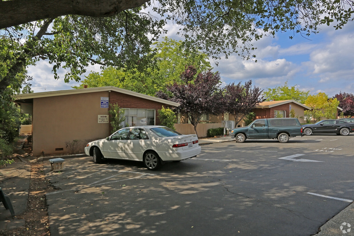 Building Photo - Marshall Apartments