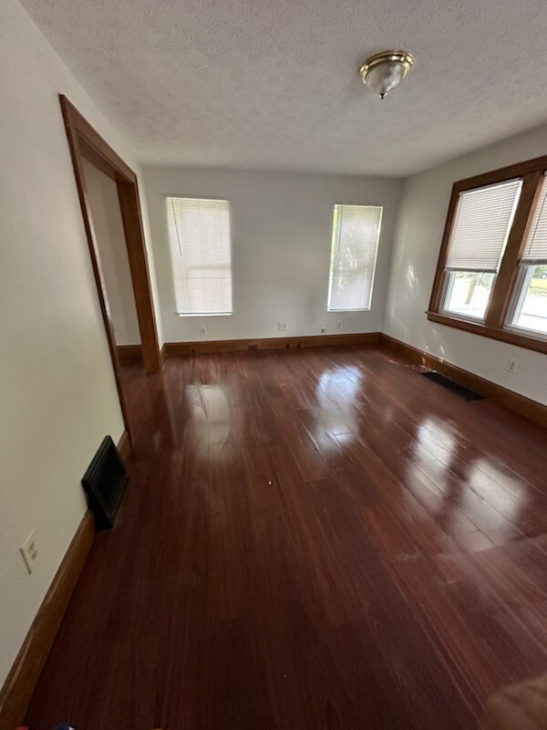 Foto del edificio - 762 Lovers Ln