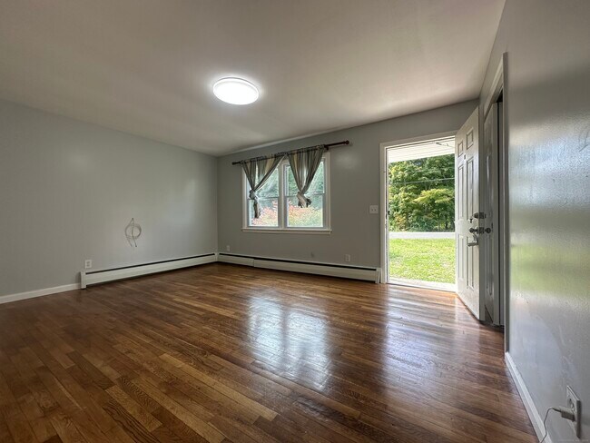 Foto del edificio - 74 Chittenden Rd