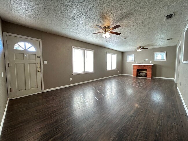Foto del edificio - Beautiful 2 bedroom Home Near 19th & Quaker!