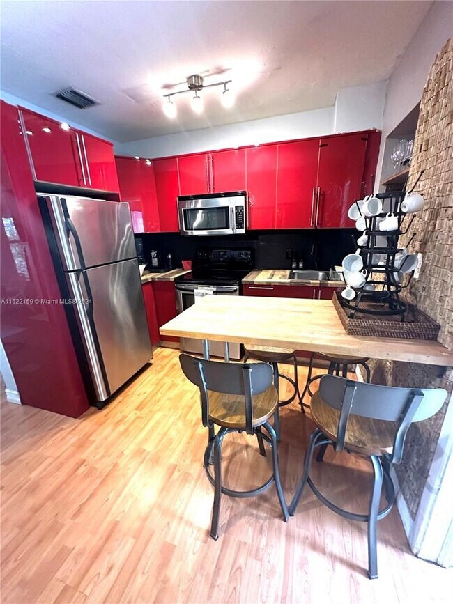 Foto del edificio - 3310 Oak Avenue 0, Miami, FL 33133