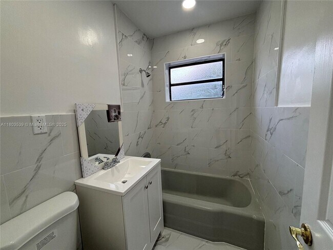 Foto del edificio - 191 W 59th St