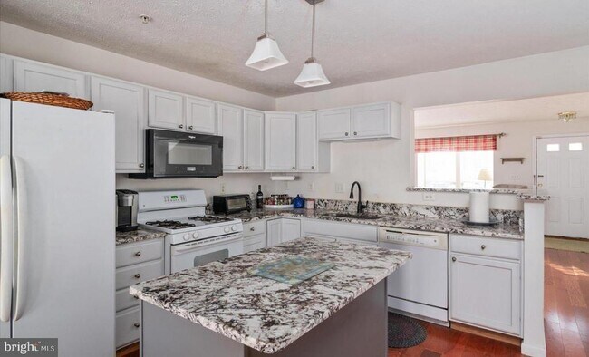 Foto del edificio - 1516 Falling Brook Ct