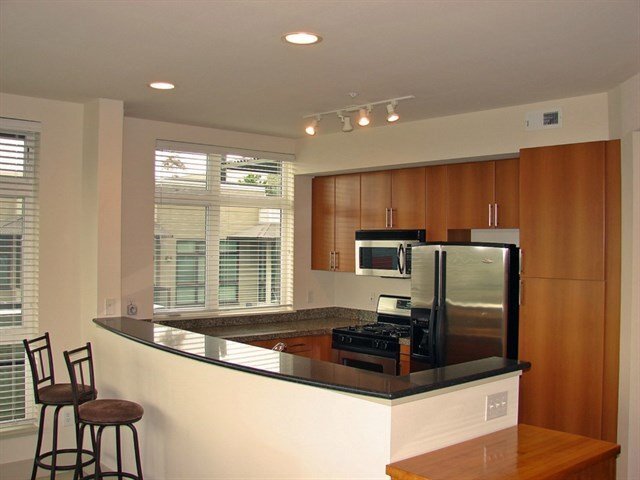 Building Photo - Stylish NW Contemporary 2 Bed, 2 Bath Cond...