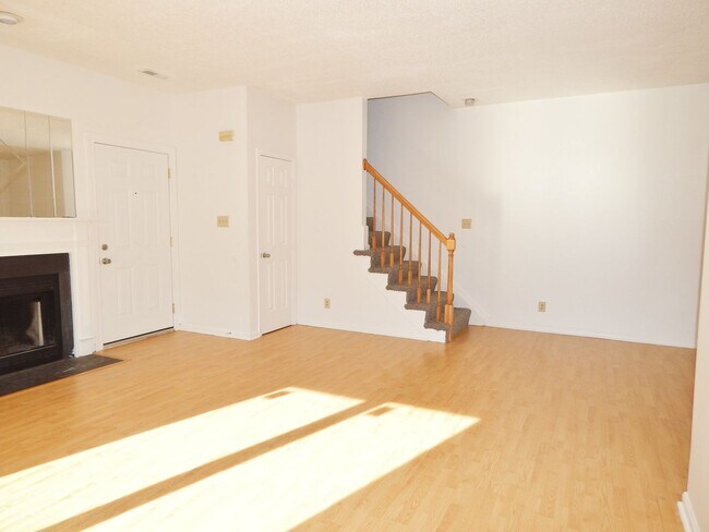 Building Photo - 203C Quarter Trail, Newport News, VA 23608