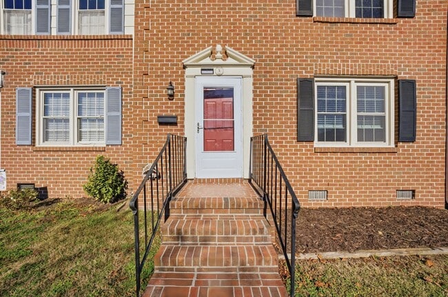 Building Photo - 2 Charles Parish Dr