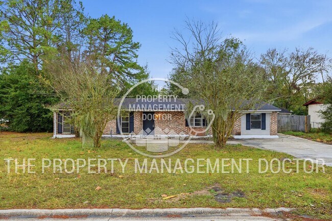 Foto del edificio - Modern 3/2 with an office Renovated Home in Orange Park - Ready for Immediate Move-In!