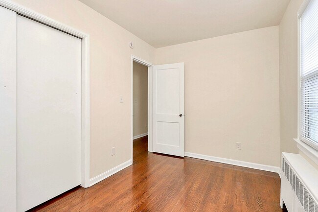 Building Photo - Spring Rent Special on this Cute 2 Bedroom Condo in Selwyn Village!