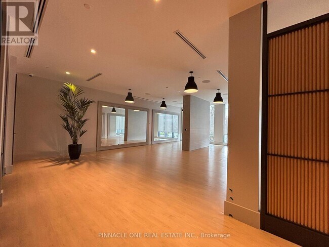 Photo du bâtiment - 2545-2545 Simcoe St N