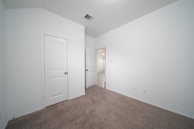 Foto del edificio - 18450 White Stallion Ln