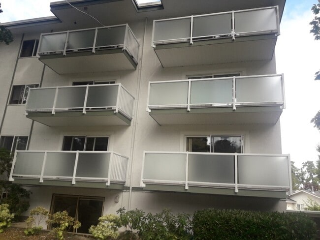 Building Photo - Diamond Head Apartments