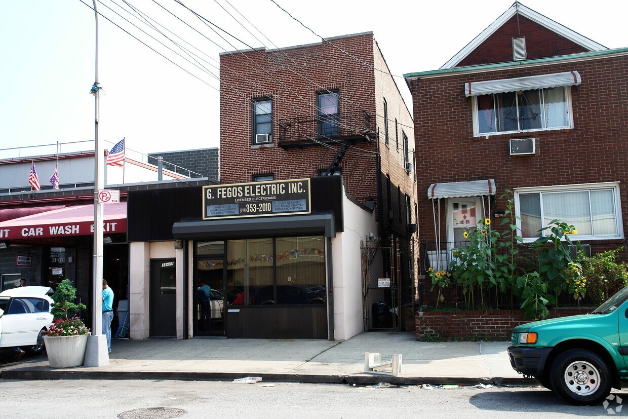 Primary Photo - 3111 Farrington St