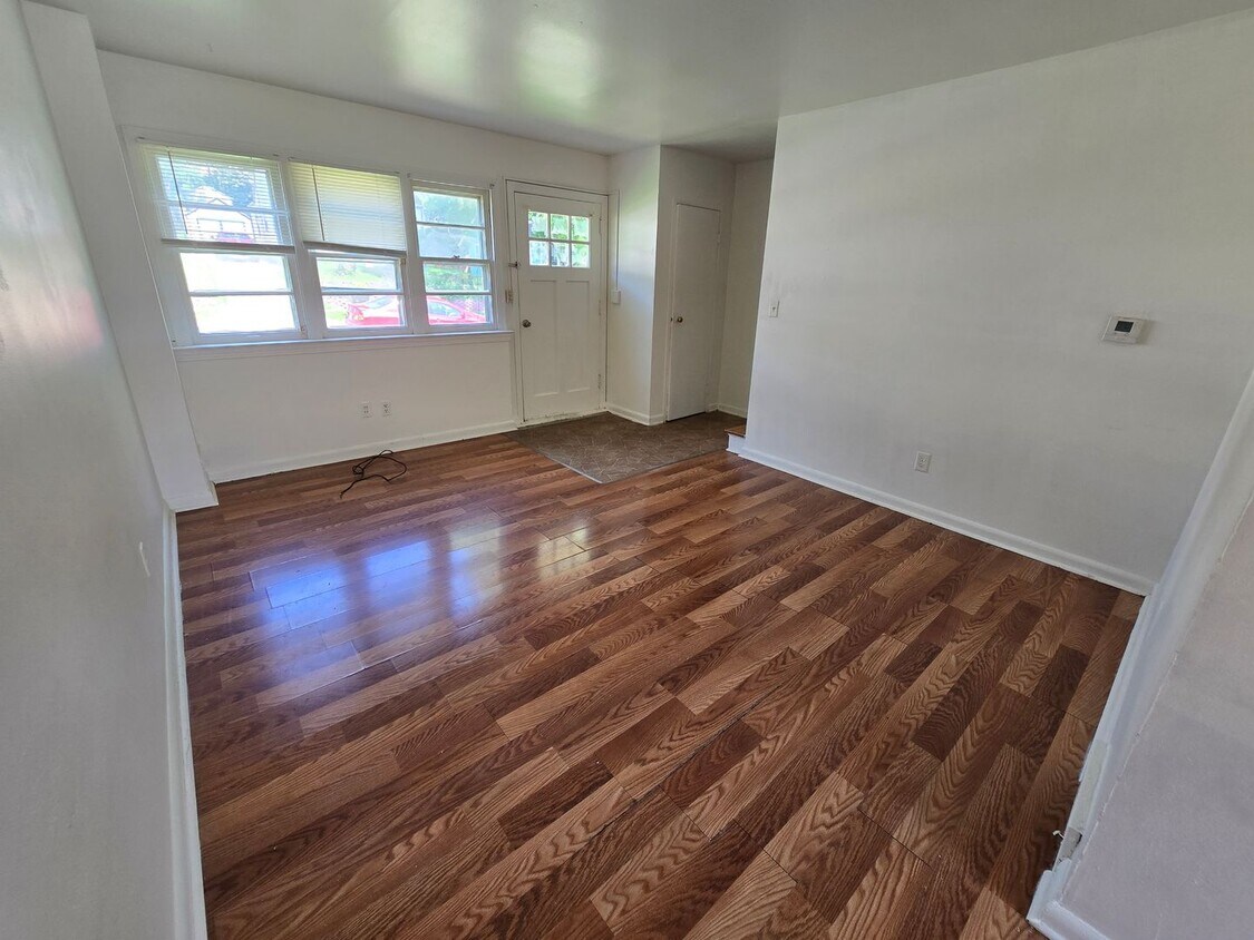 Primary Photo - $900 - 2 Bedroom 1 Bathroom Townhome