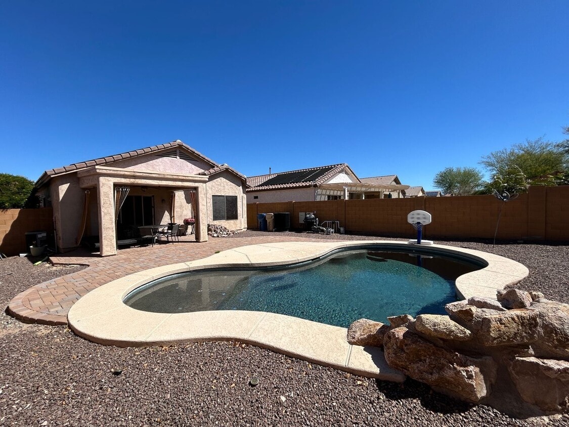 Foto principal - 26249 W Wahalla Ln