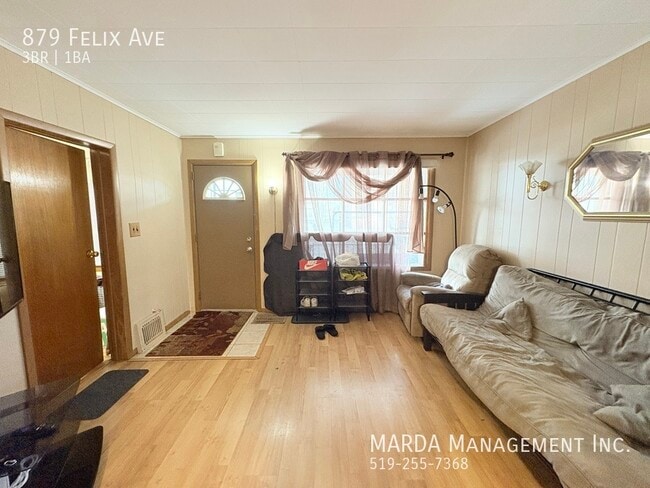 Building Photo - COZY 3 BED/1 BATH HOME - WALKING DISTANCE TO UOFW + UTILITIES