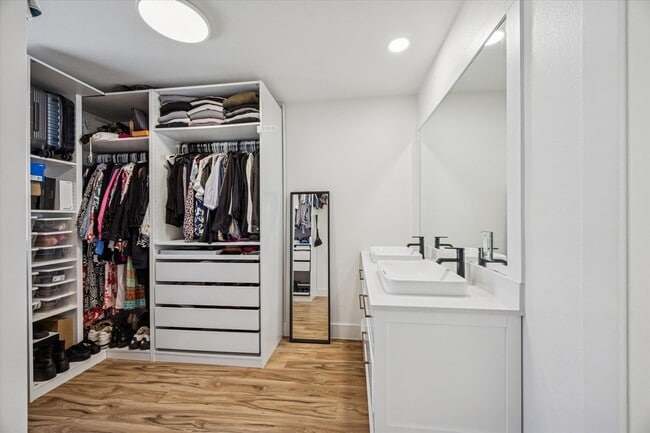 Foto del edificio - 13062 Trail Hollow Dr