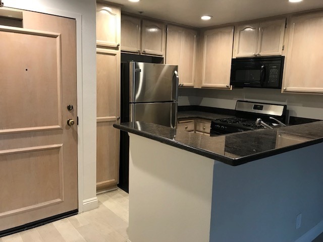 Building Photo - Villa Doheny I & II