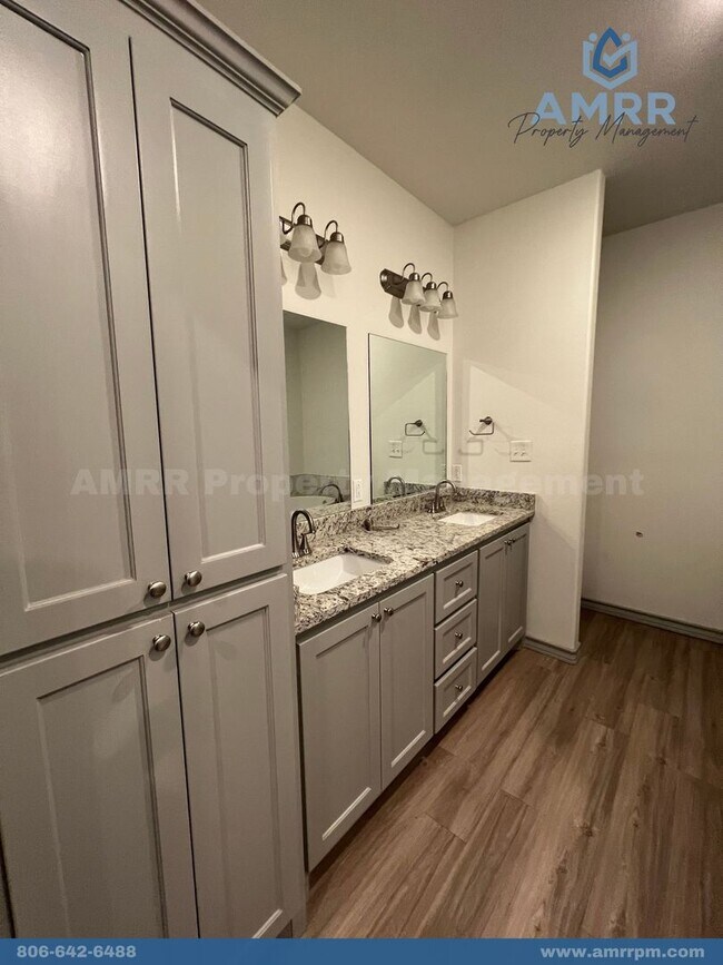 Foto del edificio - New Beginnings Start with AMRR: Gorgeous 2-Story 4 Bedroom Home Near Vintage Township
