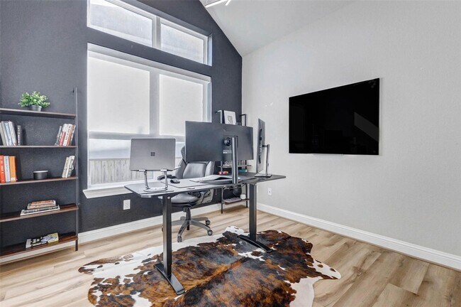Foto del edificio - 1719 Rustling Creek Dr