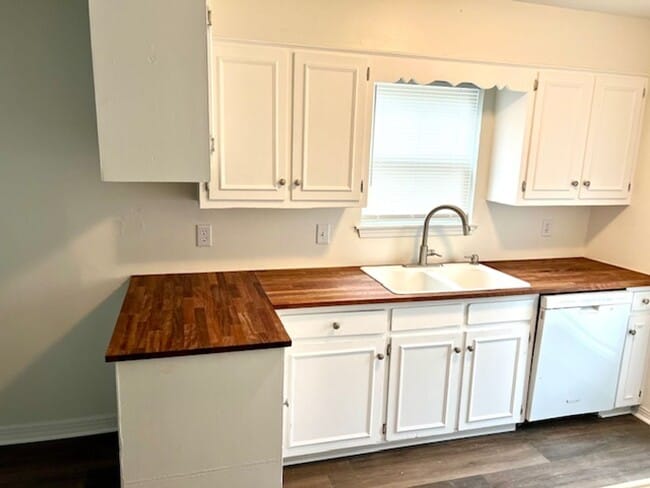 Foto del edificio - 3/2 brick home in Cottage Park Estates