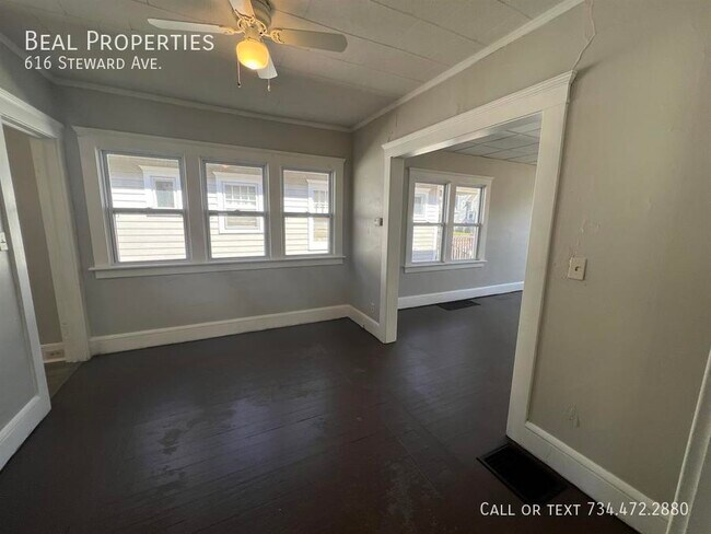 Foto del edificio - 616 Steward Ave