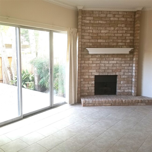 Foto del edificio - 7700 Creekbend Dr