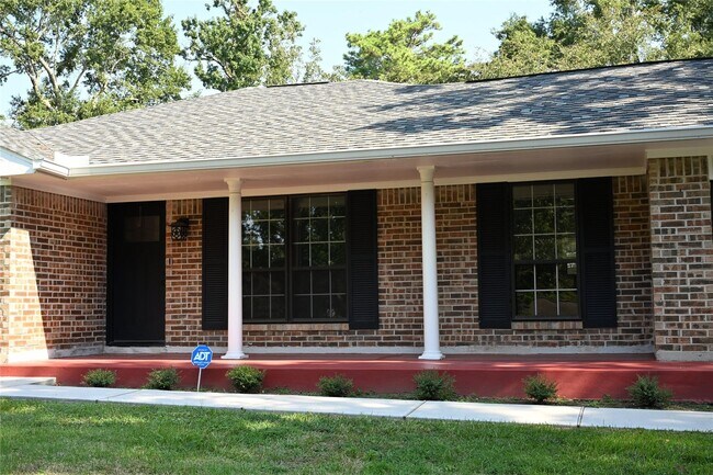Building Photo - 212 Summit Dr