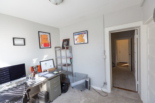 Foto del edificio - 2120 N Springfield Ave