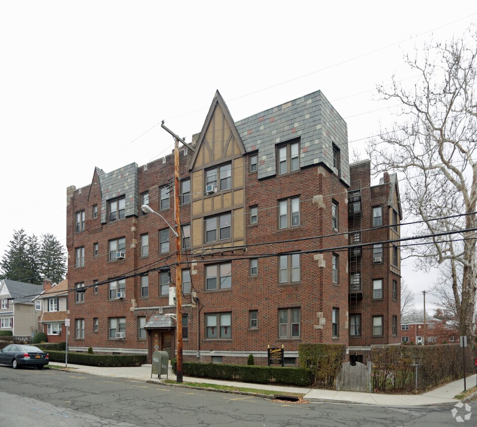 Primary Photo - 2 Lockwood Ave
