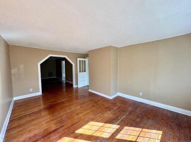 Building Photo - 5624 Cairo Ave