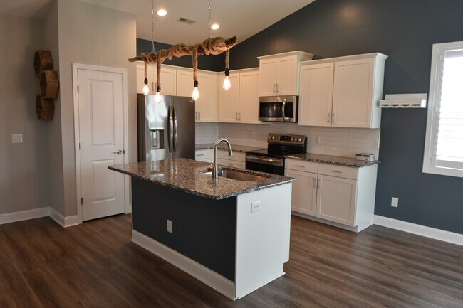 Foto del edificio - 3005 Primrose Ln