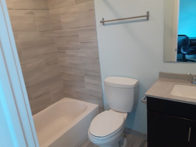 Photo - 1527-33 W Seybert St Apartment