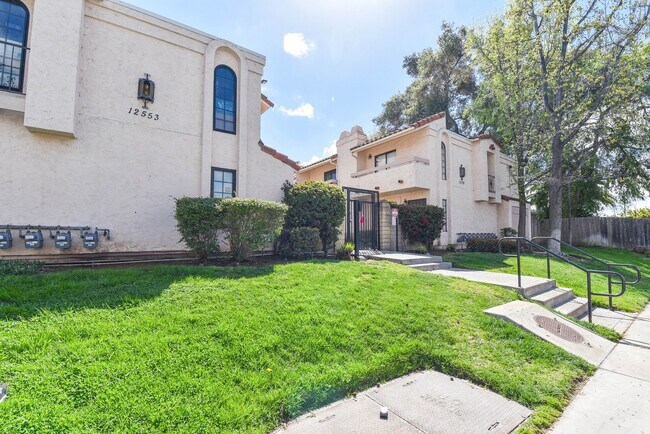 Foto del edificio - 12553 Mapleview St