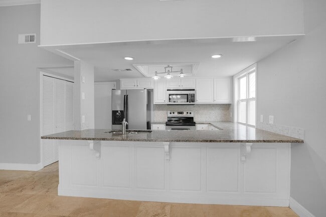 Building Photo - 319 L'Atrium Dr