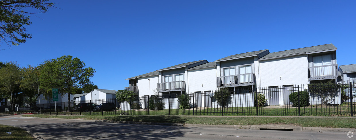 Building Photo - Southwest Terrace Apartments