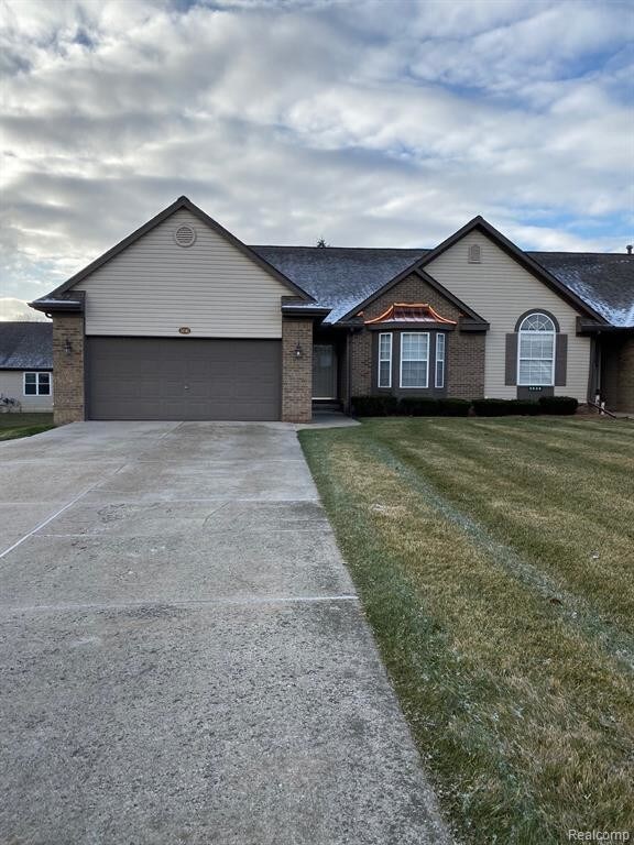 Building Photo - 5040 Sandalwood Dr
