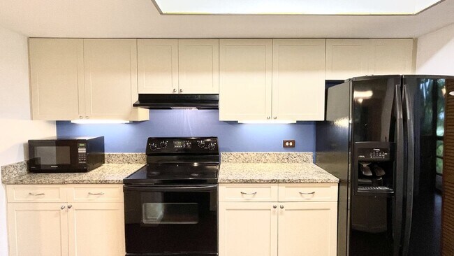 Foto del edificio - Charming 2-Bed with Scenic Views in Boynton Beach