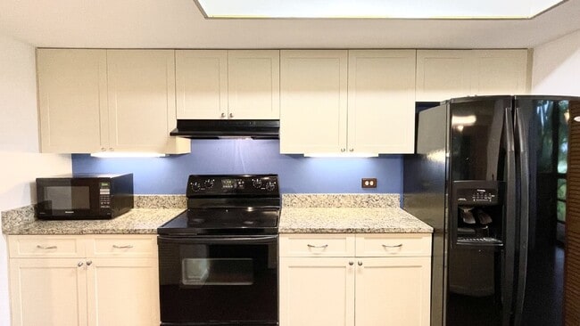 Building Photo - Charming 2-Bed with Scenic Views in Boynton Beach