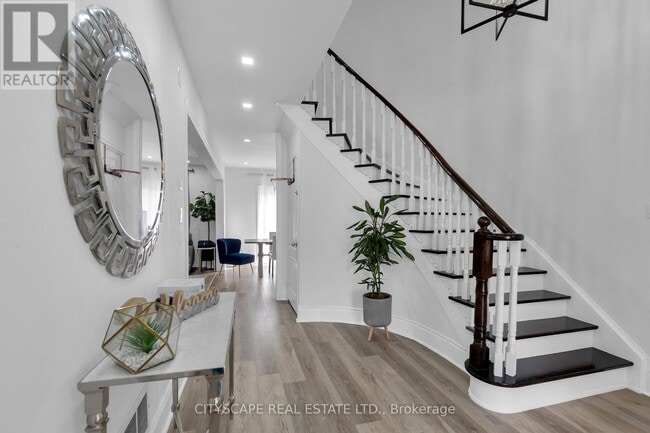 Photo du bâtiment - 6421 Donway Dr